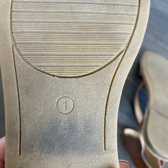 🛎️ Clearance Rachel Shoes Girls Brown Sandals Ankle Strap Size 1 - Picture 8 of 8